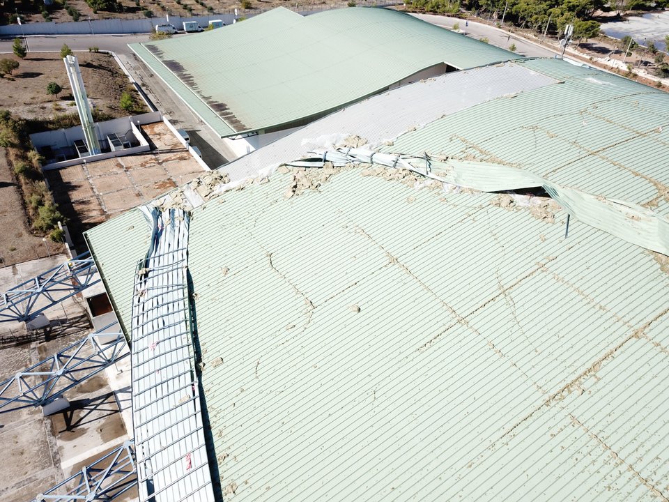 Ξηλωμένη οροφή στο Ολυμπιακό κέντρο Γαλατσίου