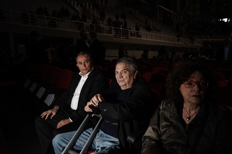Ο Νίκος Μπίστης προσήλθε με πατερίτσες