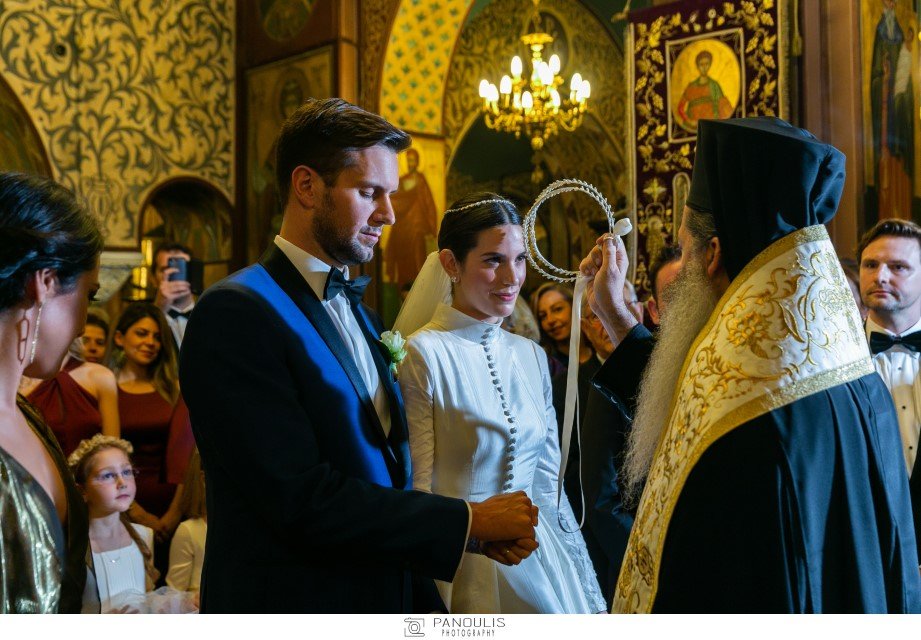 Ο Thomas Persy και η Αναστασία Καίσαρη σε στιγμιότυπο από τον θρησκευτικό γάμο τους