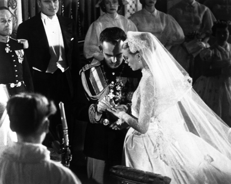 Τον Απρίλιο του 1956 η Γκρέις Κέλι παντρεύτηκε τον πρίγκιπα Ρενιέ Γ' του Μονακό