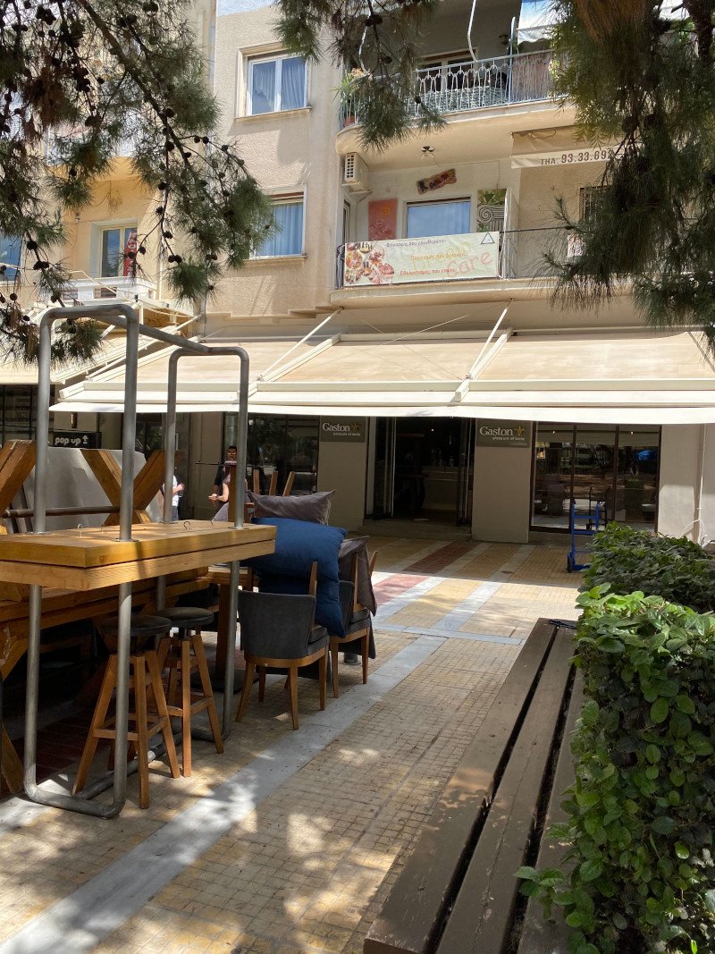 Καφέ στην πλατεία Νέας Σμύρνης