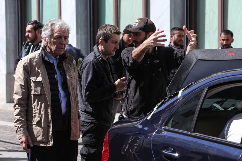 Τα γυρίσματα της νέας ταινίας του Κώστα Γαβρά γίνονται έξω από κεντρικό ξενοδοχείο