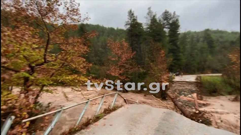 Γκρεμίστηκε η γέφυρα στο Αρτεμίσο Εύβοιας
