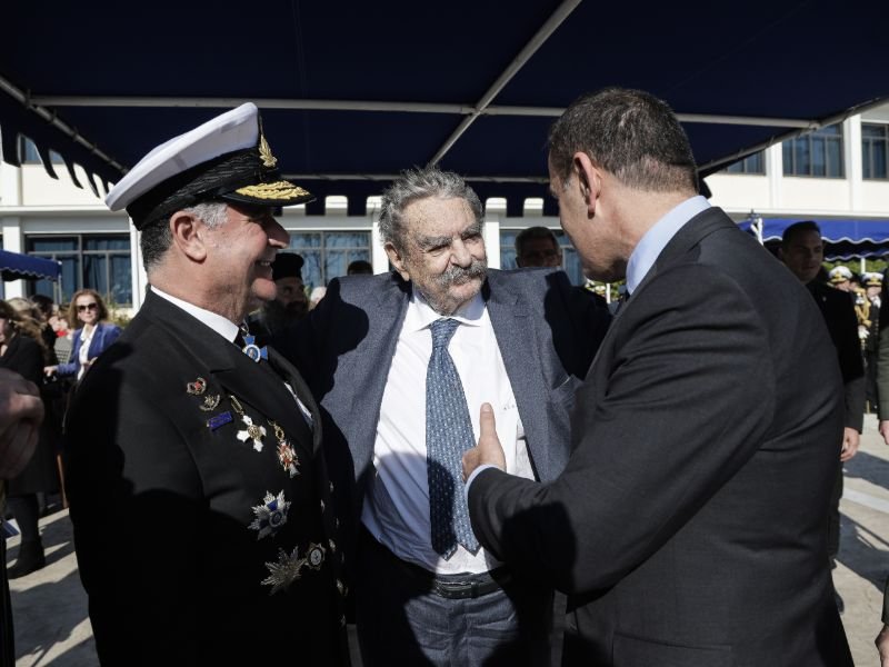 Ο απερχόμενος Αρχηγός ΓΕΝ Νικόλαος Τσούνης, ο Βαρδής Βαρδινογιάννης και ο ΥΕΘΑ Νίκος Παναγιωτόπουλος