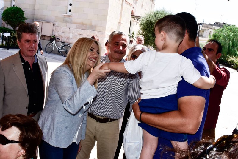 Η Φώφη Γεννηματά με παιδί