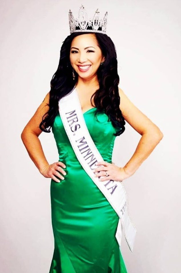 Τζόρτζ Φλόιντ Κέλι Τσόβιν «Mrs. Minnesota»