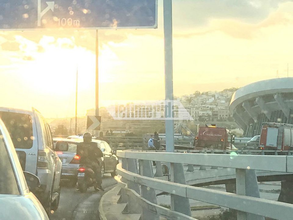 Κίνηση στην Κηφισό έπειτα από τροχαίο στη γέυφρα του ΣΕΦ