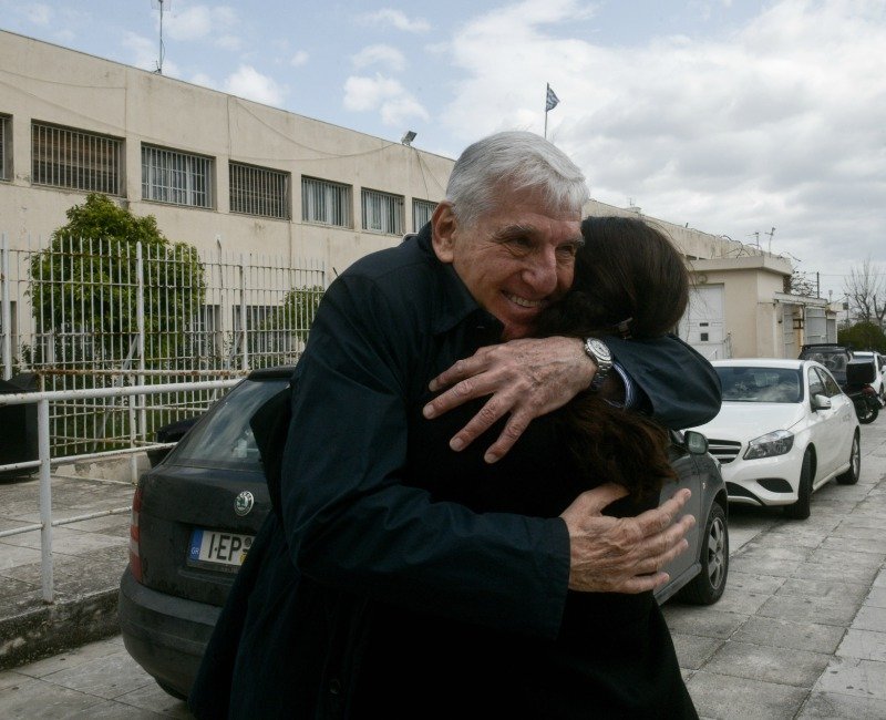 Ο Γιάννος Παπαντωνίου με την σύζυγό του (EUROKINISSI/ΤΑΤΙΑΝΑ ΜΠΟΛΑΡΗ)