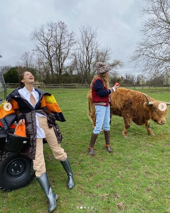 Η Τζίτζι Χαντίντ λατρεύει τη ζωή στο αγρόκτημα της οικογένειάς της 