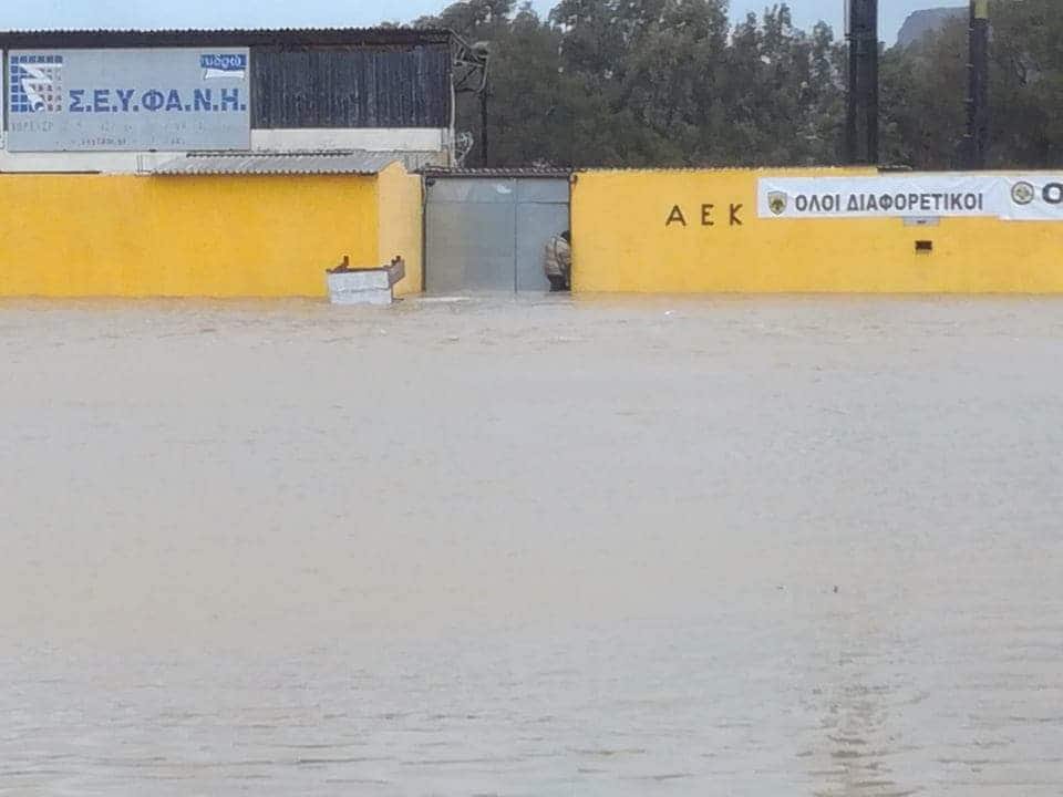 Κακοκαιρίας συνέχεια στην Κρήτη: Γήπεδο μετατράπηκε σε λιμνοθάλασσα -Απίστευτες εικόνες