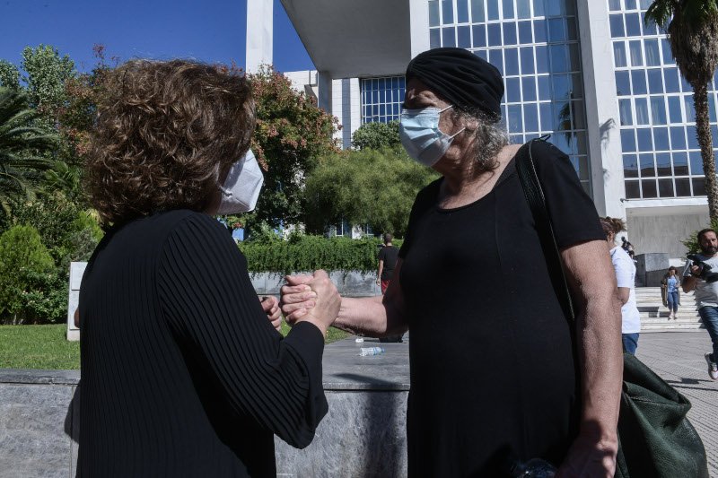 Οι δύο γυναίκες αντάλλαξαν θερμές κουβέντες / Φωτογραφία: EUROKINISSI/ΤΑΤΙΑΝΑ ΜΠΟΛΑΡΗ