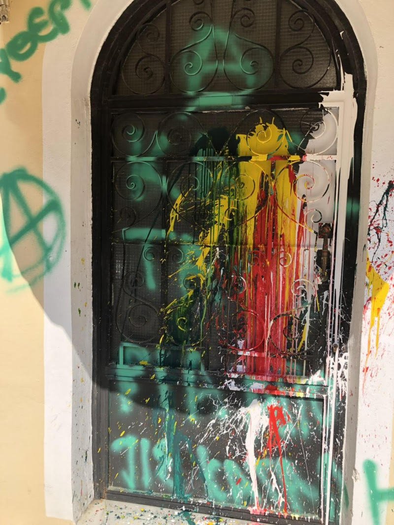 Βανδάλισαν γραφείο βουλευτή της ΝΔ