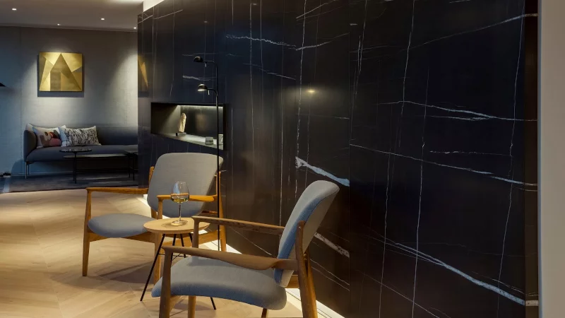 Χαρακτηριστικό όλων των διαμερισμάτων είναι η χρήση υλικών υψηλής ποιότητας, όπως μωσαϊκό και μάρμαρο.