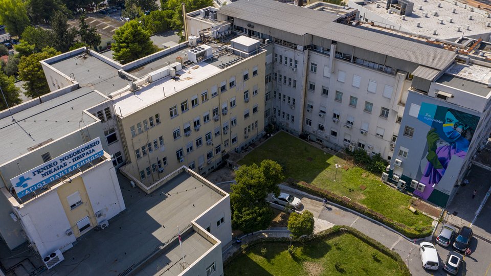 Το γκράφιτι στο Νοσοκομείο της Νίκαιας/ Φωτογραφία: Facebook - UrbanAct