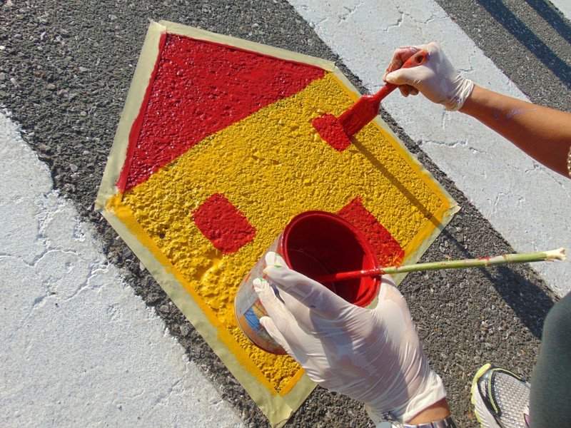 Εβαλαν χρώμα και φαντασία στις διαβάσεις πεζών