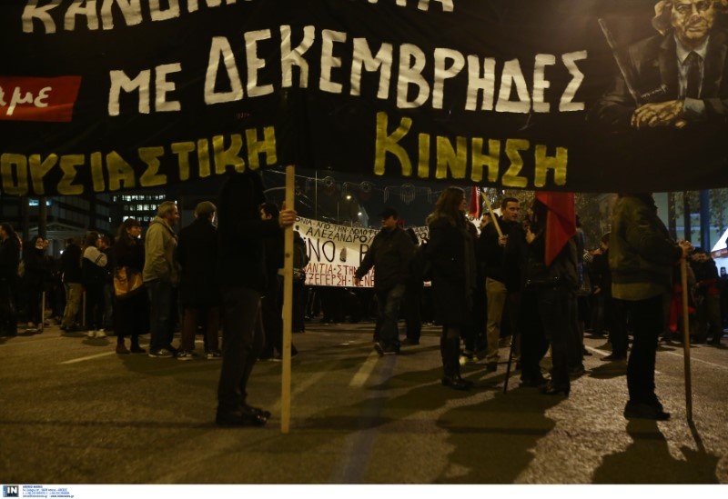 Σε εξέλιξη η πορεία της την 11η επέτειο δολοφονίας του Αλ. Γρηγορόπουλου στην Αθήνα