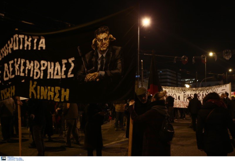 Σε εξέλιξη η πορεία της την 11η επέτειο δολοφονίας του Αλ. Γρηγορόπουλου στην Αθήνα