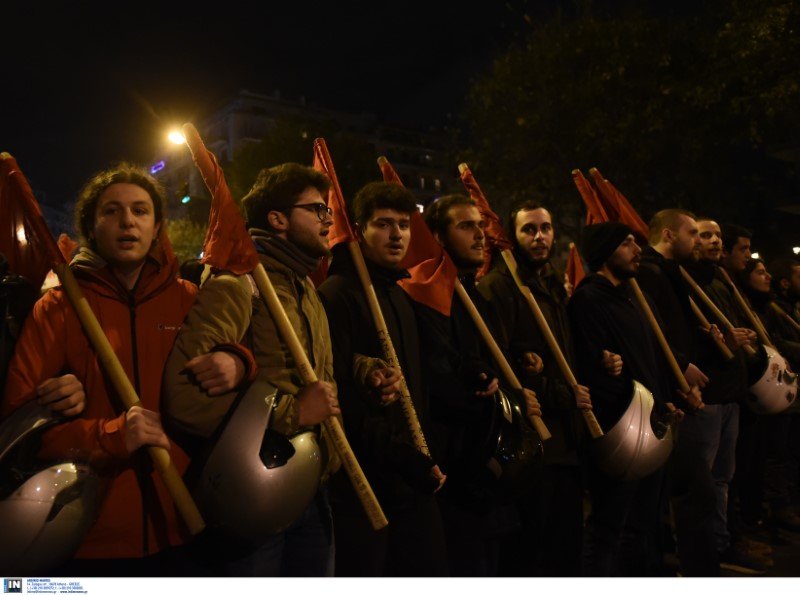 Σε εξέλιξη βρίσκεται αυτή την ώρα και η συγκέντρωση αντιεξουσιαστών στην πλατεία της Καμάρας, στη Θεσσαλονίκη