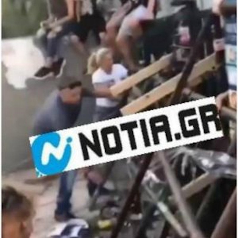 Στιγμιότυπο από τα επεισόδια σε Γυμνάσιο του Αλίμου / Φωτογραφία: notia.gr
