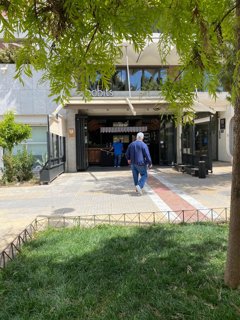 Καφέ στην πλατεία Νέας Σμύρνης