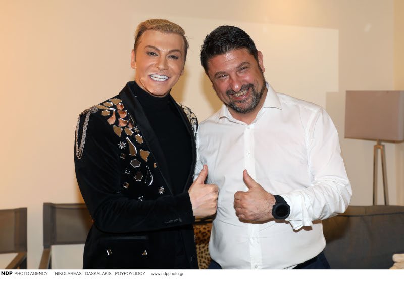 Ο Νίκος Χαρδαλιάς με τον Τάκη Ζαχαράτο σε μια αναμνηστική φωτογραφία