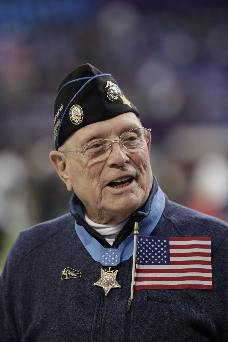 Ο Hershel «Woody» Williams το 2018, στο Super Bowl του NFL / Φωτογραφία: ΑΡ