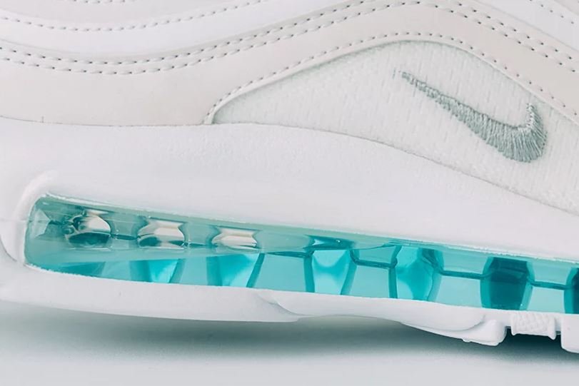 Τα sneakers περιέχουν 60 cc νερού από τον Ιορδάνη ποταμό