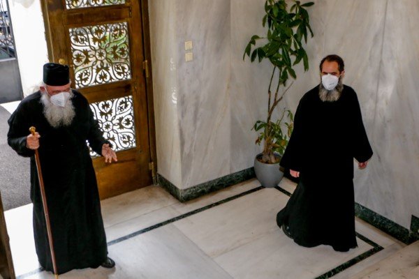 Ο Αρχιεπίσκοπος Ιερώνυμος στην Αρχιεπισκοπή Αθηνών μετά το εξιτήριο από τον Ευαγγελισμό -Φωτογραφία: Eurokinissi/Χ. Μπόνης