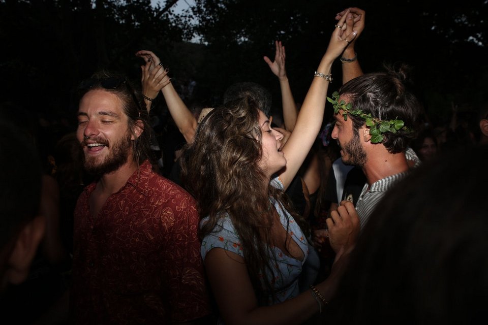 Η διασκέδαση στο πανηγύρι της Ικαρίας κρατά ως το πρωί της επόμενης ημέρας / Φωτογραφία: Sooc