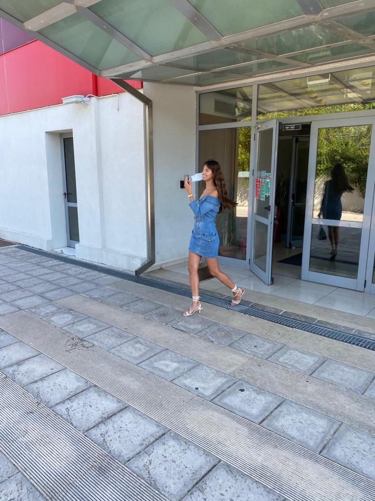 Η Ηλιάνα Παπαγεωργίου βγάζει τη μάσκα, εξερχόμενη από τον Alpha