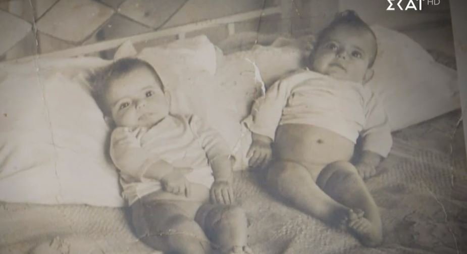 Ιωάννα και Χριστίνα Μάνδρου όταν ακόμη ήταν μωρά / Από την εκπομπή «Σαββατοκύριακο Παρέα» @SKAI