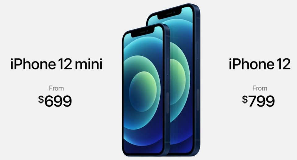 To iPhone 12 mini (δεξιά) και το iPhone 12 (αριστερά)