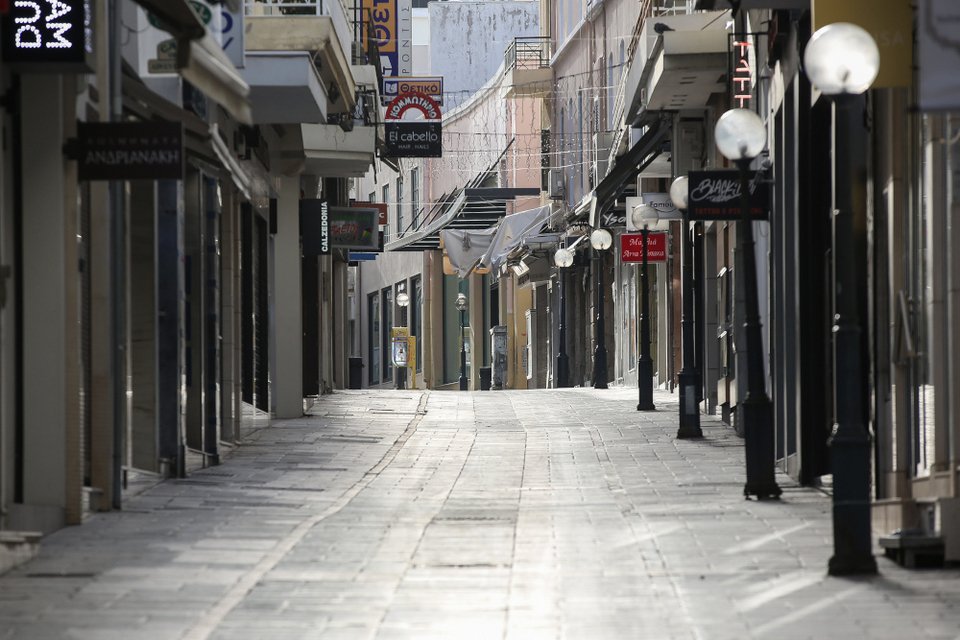 Αδειος πεζόδρομος στο Ηράκλειο