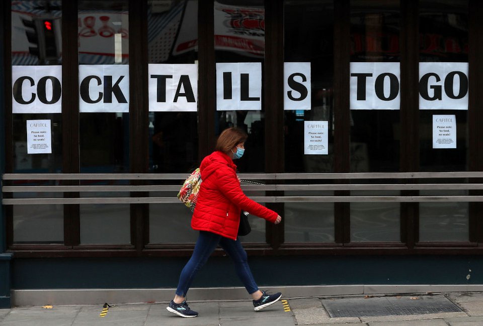 Καταστήματα διαφημίζουν υπηρεσίες take away κατά τη διάρκεια του lockdown στην Ιρλανδία