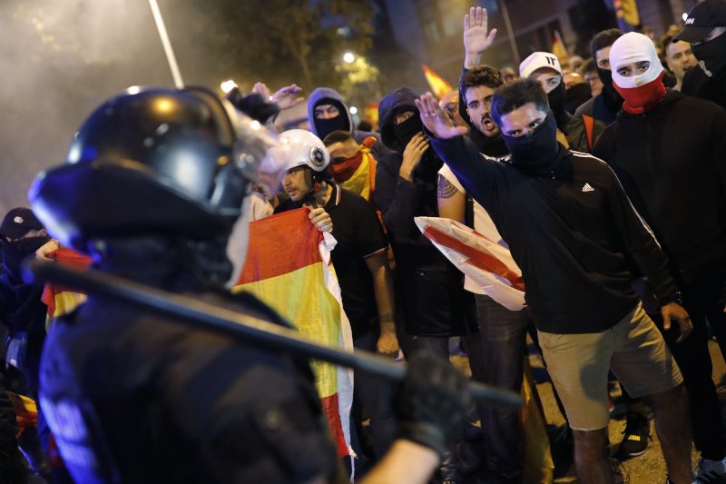 Ακροδεξιοί επιτέθηκαν σε αυτονομιστές