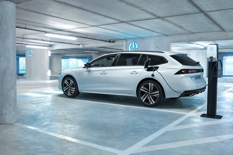 Το υβριδικό Peugeot 508