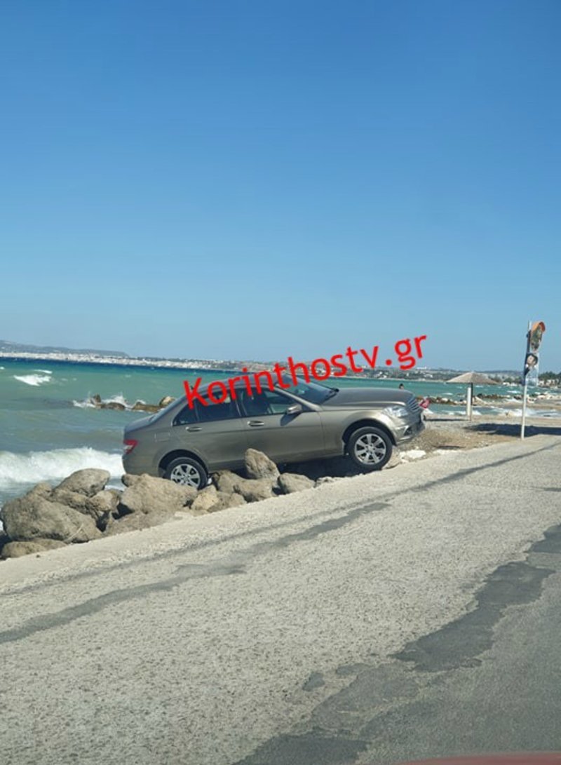 Παραλίγο να κάνει... βουτιά λόγω λανθασμένου χειρισμού του οδηγού το εν λόγω ΙΧ