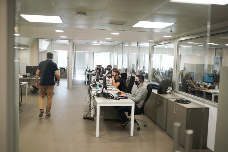 Η αίθουσα που στεγάζεται προσωρινά η υπηρεσία ιχνηλάτησης