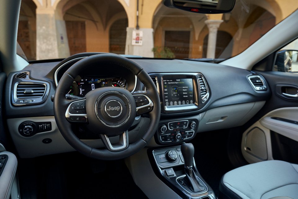 H Plug-in υβριδική γκάμα της Jeep με απόδοση έως 240 ίππους