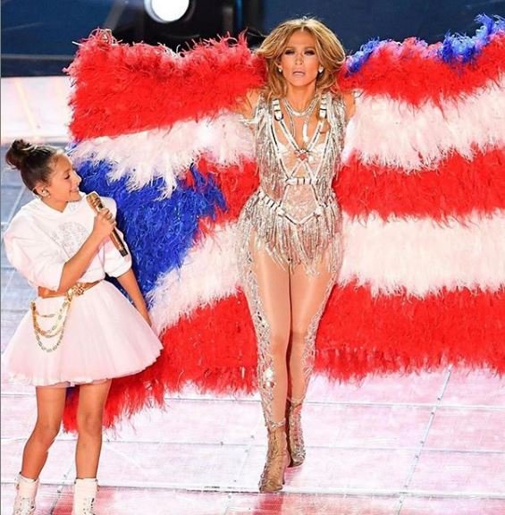 Τζένιφερ Λόπεζ και Έμμε στην σκηνή του Super Bowl/Φωτογραφία: Instagram/jlo