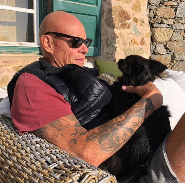 «Στο μέτωπο του κράτους και της λειτουργίας της κυβέρνησης απέναντι στην κρίση, η αίσθηση την οποία έχω, και μάλλον όχι μόνον εγώ, είναι ότι για πρώτη φορά υπάρχει στιβαρό χέρι στο τιμόνι».  