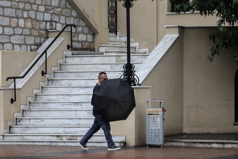 καιρός βροχή στην Αθήνα