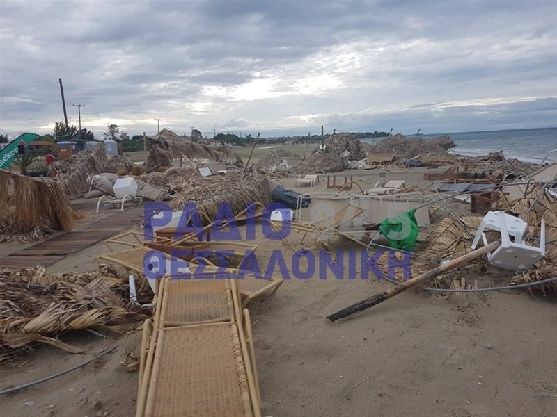 Στιγμιότυπα από τις καταστροφές που προκάλεσε η κακοκαιρία στη Χαλκιδική