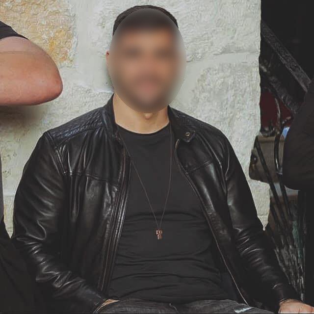 Ο 30χρονος γιος του 63χρονου, Μανώλης Καλομοίρης που παραδόθηκε στις αρχές