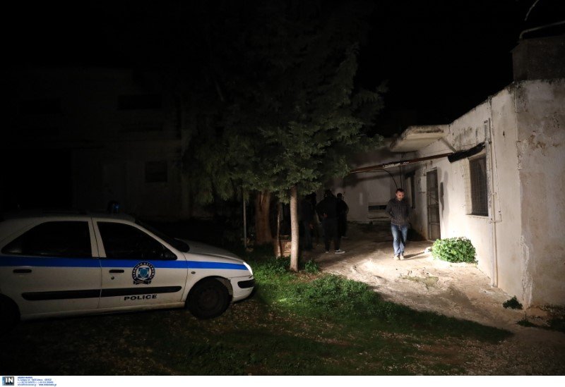 Τραγωδία στα Καλύβια: 4 νεκροί αλλοδαποί από ασφυξία -Φωτογραφία: Intimenews/ΛΙΑΚΟΣ ΓΙΑΝΝΗΣ