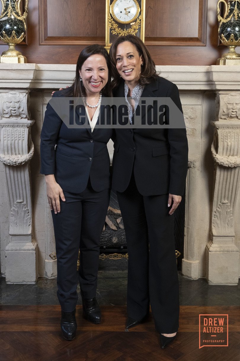 Η Ελένη Τσακοπούλου- Κουναλάκη με την Καμάλα Χάρις