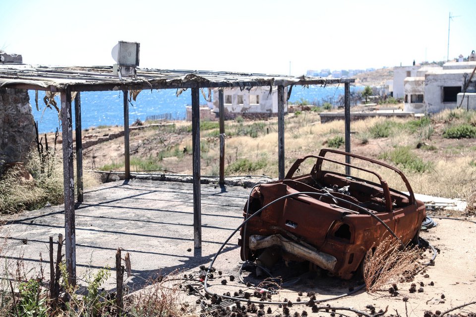Καμμενο αυτοκίνητο από την πυρκαγιά στο Μάτι