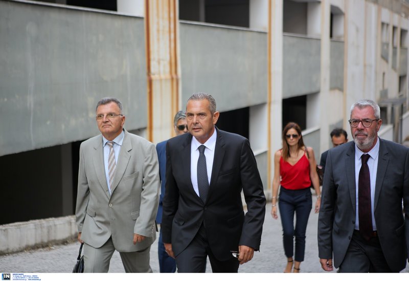 Ο πρώην υπουργός Αμυνας ήταν ο πρώτος μάρτυρας