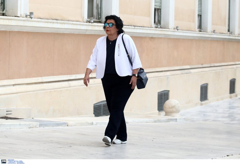 Η Λιάνα Κανέλλη για μια ακόμη φορά περνά το κατώφλι της βουλής.