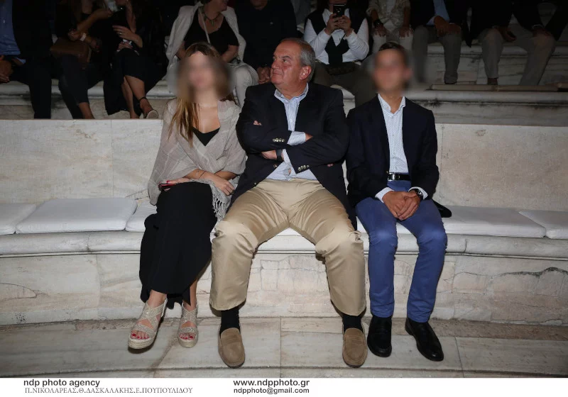 Ο Κώστας Καραμανλής με τα παιδιά του στη συναυλία του Σταύρου Ξαρχάκου / Φωτογραφία: NDP
